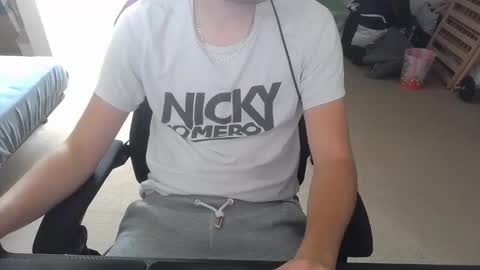 Snapshot of benjifrenchione chatting on September 18, 11:34 am benjifrenchione online show from September 18, 11:34 am