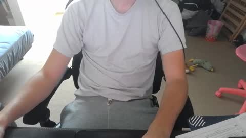 Snapshot of benjifrenchione chatting on September 19, 1:01 pm benjifrenchione online show from September 19, 1:01 pm