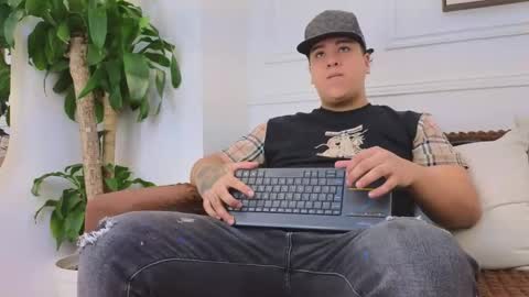 bennett_alejoo online show from April 14, 6:58 pm