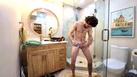 benny_boy95 online show from May 22, 8:25 pm