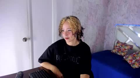 Snapshot of benny_wilson chatting on September 16, 3:51 am benny_wilson online show from September 16, 3:51 am