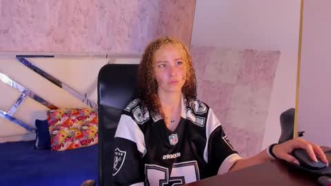 Snapshot of benny_wilson chatting on December 14, 4:40 am benny_wilson online show from December 14, 4:40 am