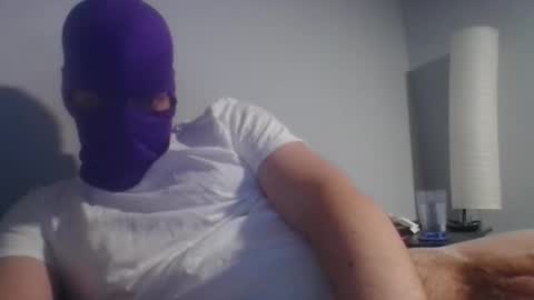 Snapshot of bennybueno chatting on March 2, 5:08 am bennybueno online show from March 2, 5:08 am