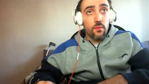 Snapshot of bentish chatting on December 3, 12:38 pm bentish online show from December 3, 12:38 pm