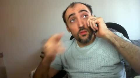 Snapshot of bentish chatting on December 4, 10:02 am bentish online show from December 4, 10:02 am