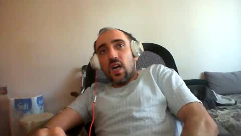 Snapshot of bentish chatting on December 5, 11:27 am bentish online show from December 5, 11:27 am