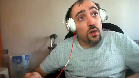 Snapshot of bentish chatting on December 6, 10:16 am bentish online show from December 6, 10:16 am