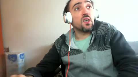 Snapshot of bentish chatting on December 7, 10:12 am bentish online show from December 7, 10:12 am