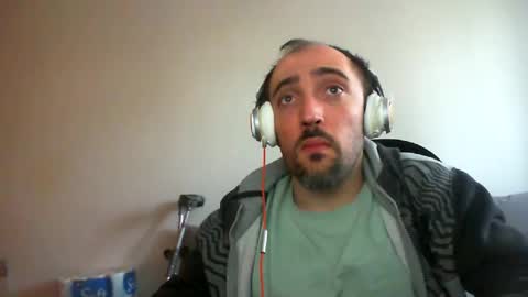 Snapshot of bentish chatting on December 10, 11:22 am bentish online show from December 10, 11:22 am