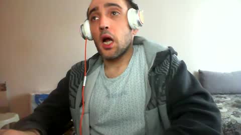 Snapshot of bentish chatting on December 12, 10:56 am bentish online show from December 12, 10:56 am