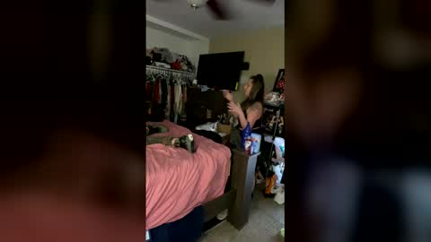 Snapshot of bentleyyjames007 chatting on December 21, 2:35 pm bentleyyjames007 online show from December 21, 2:35 pm