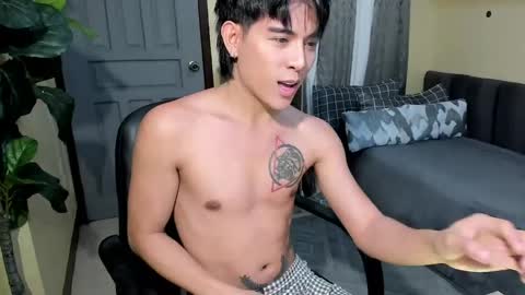 Snapshot of bentlyfuck chatting on May 24, 12:37 am bentlyfuck online show from May 24, 12:37 am
