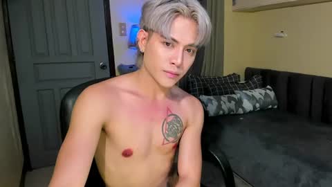 Snapshot of bentlyfuck chatting on June 15, 12:35 am bentlyfuck online show from June 15, 12:35 am