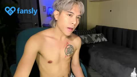 Snapshot of bentlyfuck chatting on June 19, 9:02 am bentlyfuck online show from June 19, 9:02 am