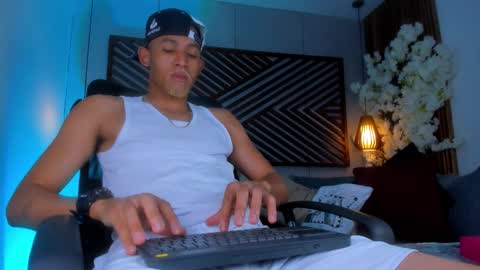 bento_fox online show from October 21, 4:13 am