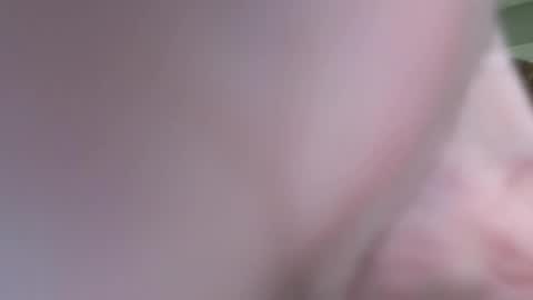 Snapshot of benz10001 chatting on December 15, 2:05 pm benz10001 online show from December 15, 2:05 pm