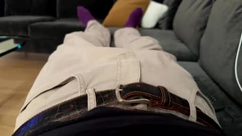 Snapshot of benz10001 chatting on January 1, 4:50 am benz10001 online show from January 1, 4:50 am