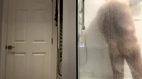 Snapshot of benz10001 chatting on February 6, 12:37 pm benz10001 online show from February 6, 12:37 pm