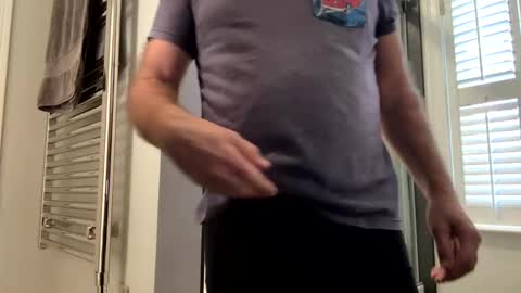 Snapshot of benz10001 chatting on February 20, 12:47 pm benz10001 online show from February 20, 12:47 pm