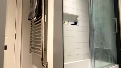 Snapshot of benz10001 chatting on November 4, 11:15 pm benz10001 online show from November 4, 11:15 pm