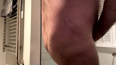 Snapshot of benz10001 chatting on November 7, 4:12 am benz10001 online show from November 7, 4:12 am