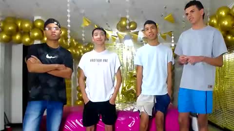 Snapshot of benz_boys chatting on January 7, 12:20 pm benz boys online show from January 7, 12:20 pm