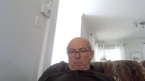 Snapshot of bernard1102 chatting on July 6, 1:52 pm bernard1102 online show from July 6, 1:52 pm