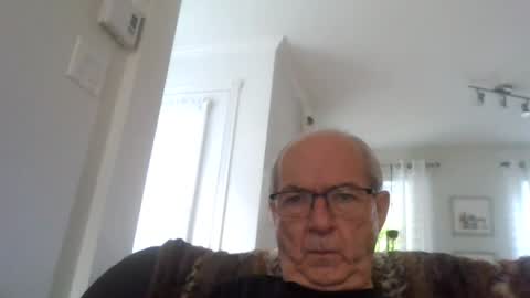 Snapshot of bernard1102 chatting on July 9, 11:03 am bernard1102 online show from July 9, 11:03 am