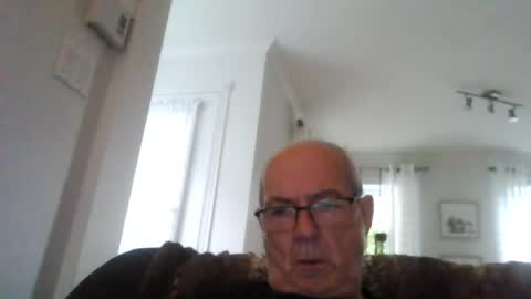 Snapshot of bernard1102 chatting on July 14, 10:21 am bernard1102 online show from July 14, 10:21 am