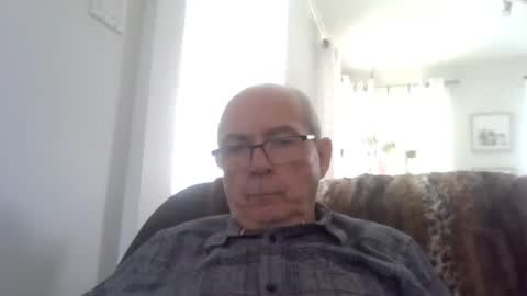 Snapshot of bernard1102 chatting on July 19, 5:05 pm bernard1102 online show from July 19, 5:05 pm