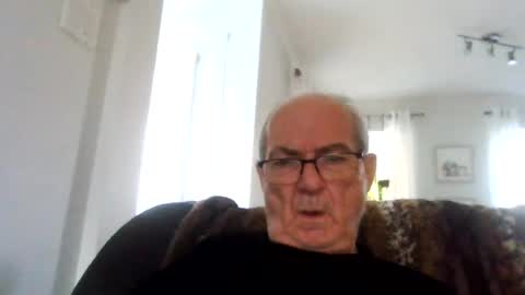 Snapshot of bernard1102 chatting on August 5, 11:02 am bernard1102 online show from August 5, 11:02 am
