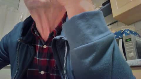 Snapshot of bernie6004 chatting on February 22, 2:24 am bernie6004 online show from February 22, 2:24 am