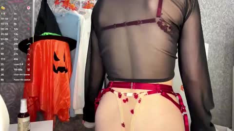 Snapshot of berry_buns chatting on October 28, 5:11 am Sofia online show from October 28, 5:11 am