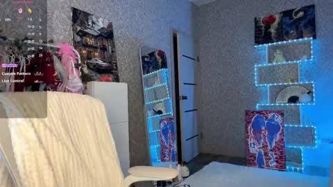 Snapshot of berry_buns chatting on November 20, 5:18 am Sofia online show from November 20, 5:18 am