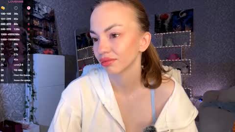 Snapshot of berry_buns chatting on November 24, 5:51 am Sofia online show from November 24, 5:51 am