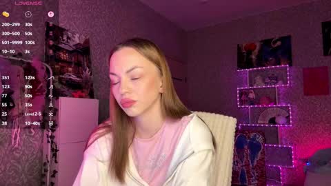 Snapshot of berry_buns chatting on December 17, 12:22 pm Sofia online show from December 17, 12:22 pm