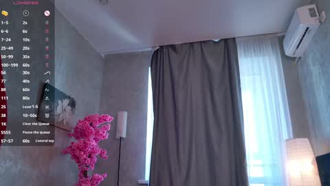 berrybitte online show from April 12, 7:02 am