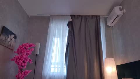 berrybitte online show from April 18, 7:12 am