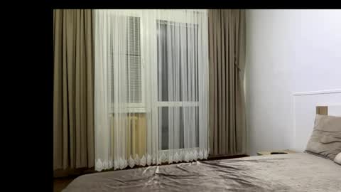 Alex and Victoria online show from April 3, 7:23 pm