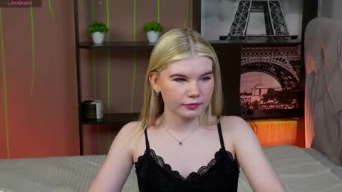 Danny and Kira online show from February 9, 8:44 am