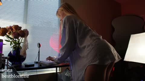 Snapshot of bestblondiiecb chatting on January 3, 11:33 pm Chloe Next stream on Friday online show from January 3, 11:33 pm