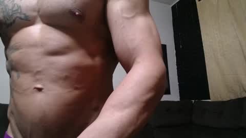 Snapshot of bestmuscle chatting on June 5, 2:40 am bestmuscle online show from June 5, 2:40 am