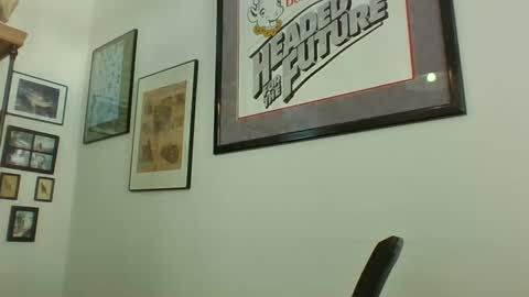 Snapshot of bestshot1951 chatting on January 7, 7:17 pm bestshot1951 online show from January 7, 7:17 pm