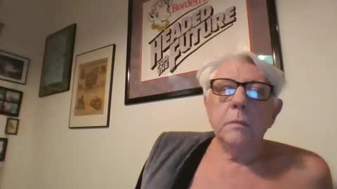 Snapshot of bestshot1951 chatting on February 18, 11:52 pm bestshot1951 online show from February 18, 11:52 pm