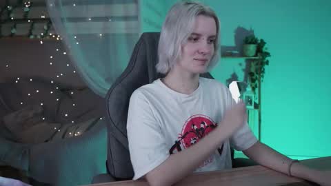 Snapshot of bethanycloud chatting on December 16, 5:34 am Bethany online show from December 16, 5:34 am