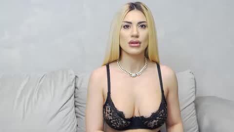 bethierusse online show from February 16, 11:37 pm