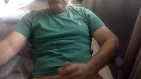 Snapshot of betoooox chatting on March 2, 12:45 pm Virtual Gentleman online show from March 2, 12:45 pm