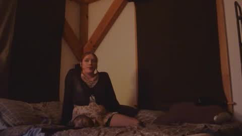 Snapshot of betsybradcock chatting on February 5, 4:39 am Betsy online show from February 5, 4:39 am