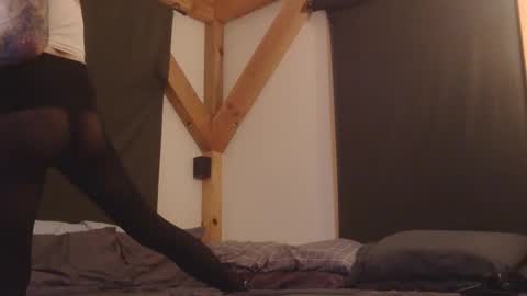 Snapshot of betsybradcock chatting on February 8, 2:26 am Betsy online show from February 8, 2:26 am