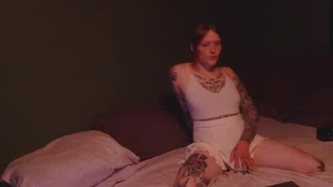 Snapshot of betsybradcock chatting on March 19, 2:59 am Betsy online show from March 19, 2:59 am